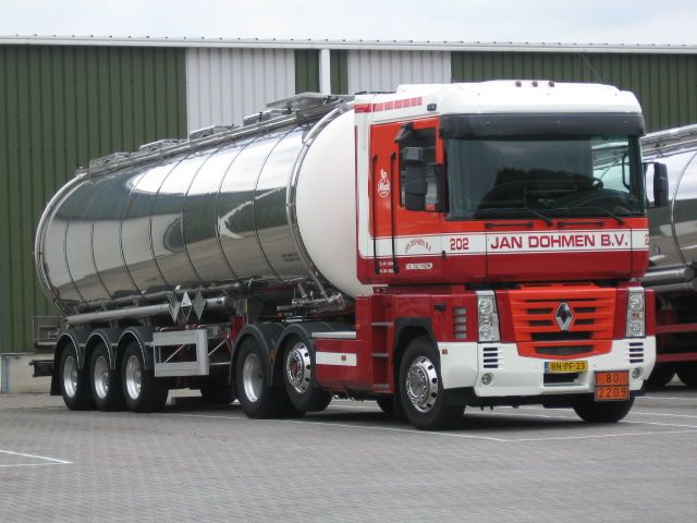 Renault-Magnum-Dohmen-Bocken-250705-03.jpg - Simon Bocken