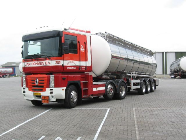 Renault-Magnum-Dohmen-Bocken-250705-04.jpg - Simon Bocken