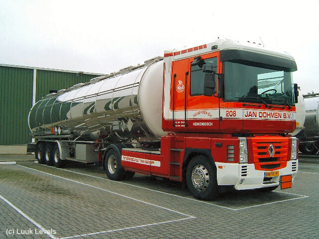 Renault-Magum-440-Dohmen-Levels-210506-03.jpg - Luuk Levels