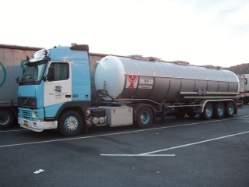 Volvo-FH12-380-H+S-Holz-151105-01