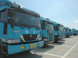 Teil-des-Fuhrparks-Jeong-290804-1