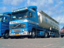 Volvo-FH12-420-vanHeur-Levels-300505-05