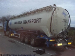 Volvo-FH12-460-vHeur-Engel-120406-02