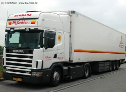 Scania-124-L-440-IB-Karlskov-Schiffner-211207-01
