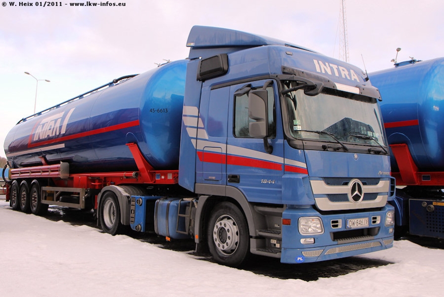 MB-Actros-3-1844-Intra-020111-03.jpg