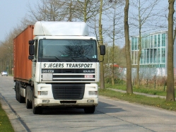 DAF-95-XF-weiss-sJegers-Rouwet-120408-01