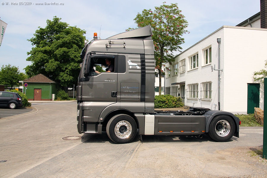 MAN-TGX-18540-L+P-090509-11.jpg