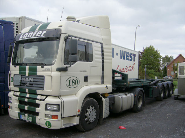 MAN-TGA-18390-LX-D20-Lanfer-Voss-281106-01.jpg - Dominik Voß