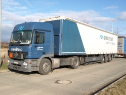MB-Actros-MP2-1844-Lehnkering-Thiele-031209-01