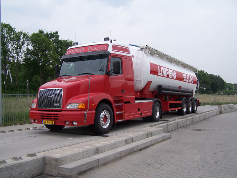 Volvo-NH12-420-Limpens-vNispen-260507-01.jpg - Roger van Nispen