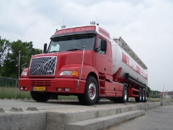 Volvo-NH12-420-Limpens-vNispen-260507-02