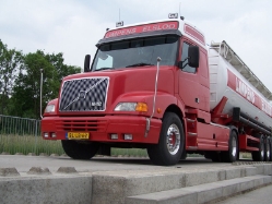 Volvo-NH12-420-Limpens-vNispen-260507-03