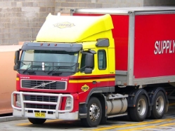 Volvo-FM12-420-Linfox-Voigt-080106-02-AUS