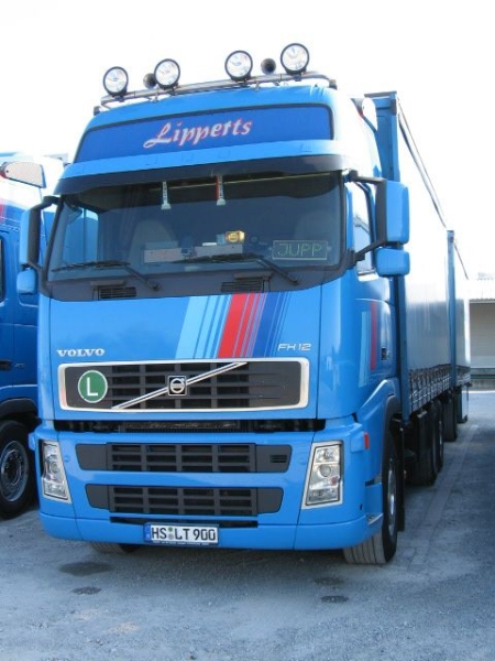 Volvo-FH12-460-Lipperts-Bocken-301005-02-H.jpg