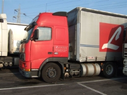 Volvo-FH12-420-Litwinski-Fustinoni-060507-01