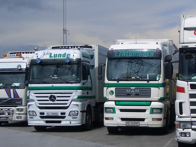 MB-Actros-MP2-MAN-TGA-Lunde-Stober-070105-01.jpg