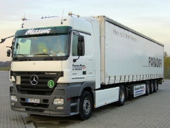 MB-Actros-MP2-1848-Messing-Voss-231107-02
