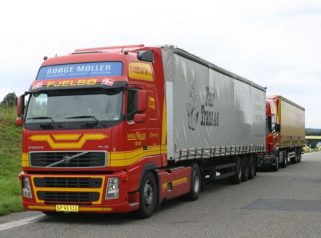 Volvo-FH12-460-Moeller-Thomsen-120904-3.jpg