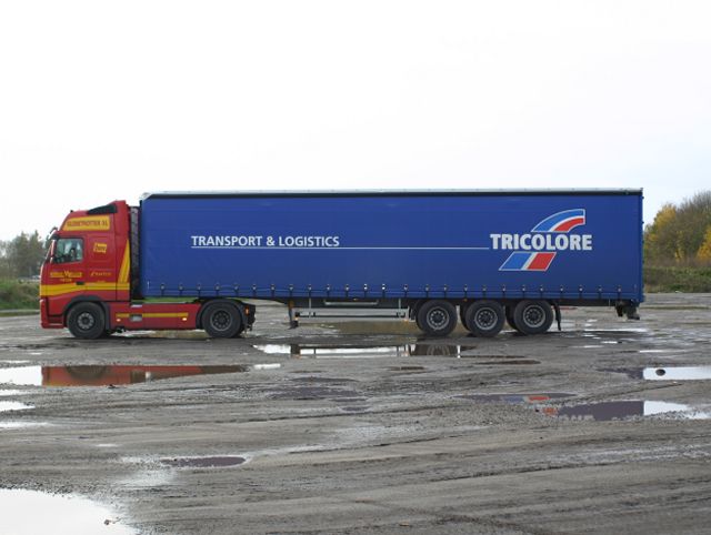 Volvo-FH12-460-Moeller-Thomsen-261104-2.jpg