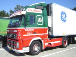 Volvo-FH12-460-Moldt-Linhardt-111106-01