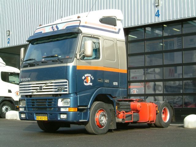 Volvo-FH12-420-Mooy-vMelzen-040205-02.jpg