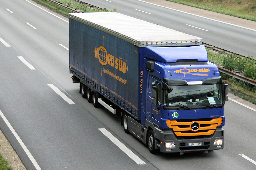 MB-Actros-3-Nord-Sued-Bornscheuer-041010-01.jpg - René Bornscheuer