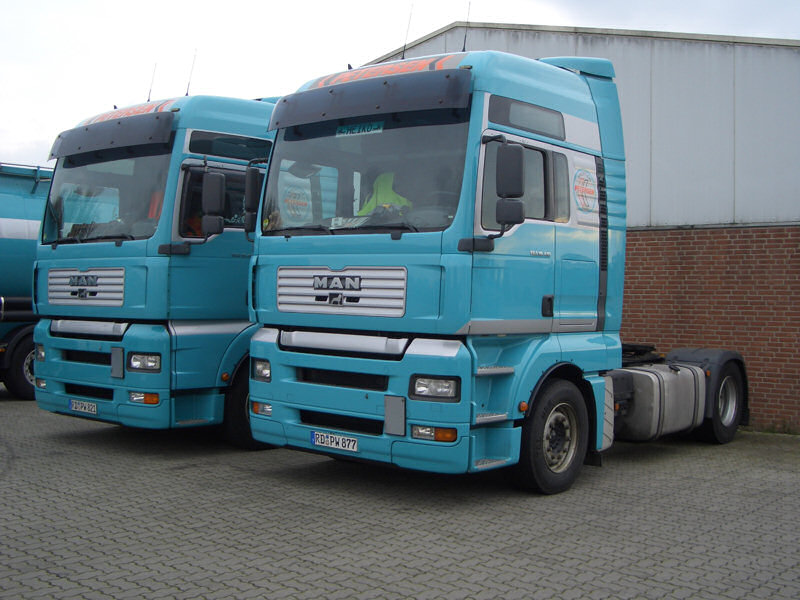 MAN-TGA-18440-XXL-Petersen-Behn-170308-01.jpg - W. Behn