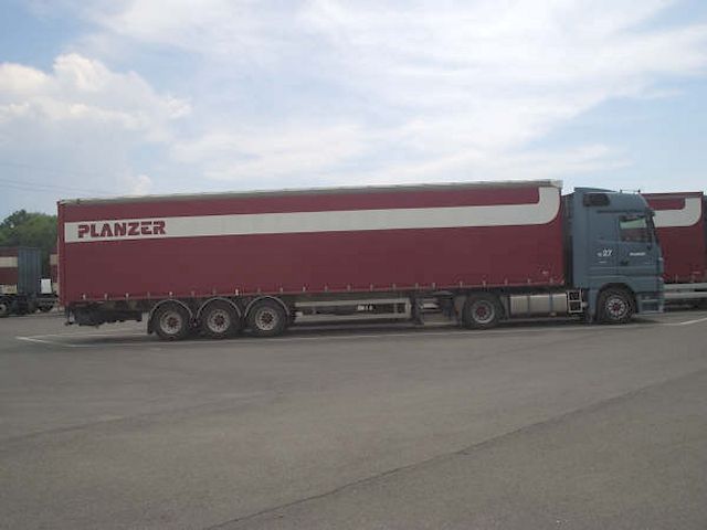 MB-Actros-1844-MP2-Planzer-Junco-301105-03.jpg - Hugo Junco