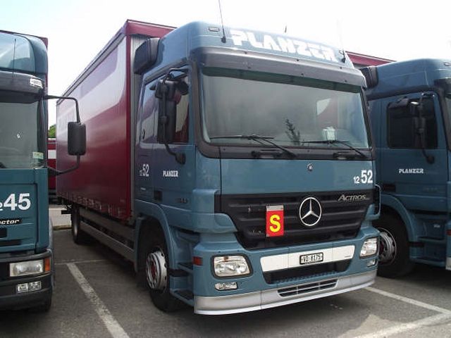 MB-Actros-1844-MP2-Planzer-Junco-301105-11.jpg - Hugo Junco