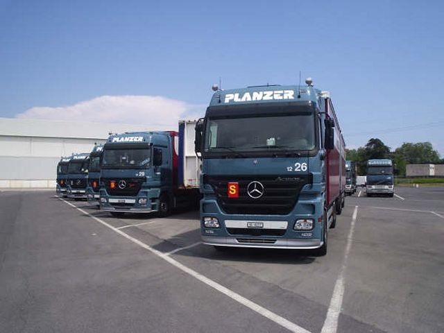 MB-Actros-MP2-Planzer-Junco-301105-01.jpg - Hugo Junco