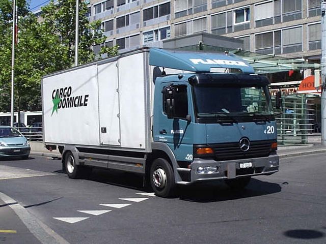 MB-Atego-Planzer-Planzer-Junco-301105-01.jpg - Hugo Junco