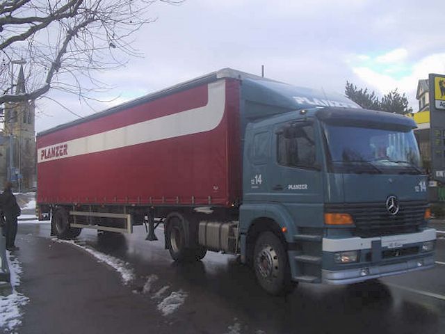 MB-Atego-Planzer-Planzer-Junco-301105-03.jpg - Hugo Junco