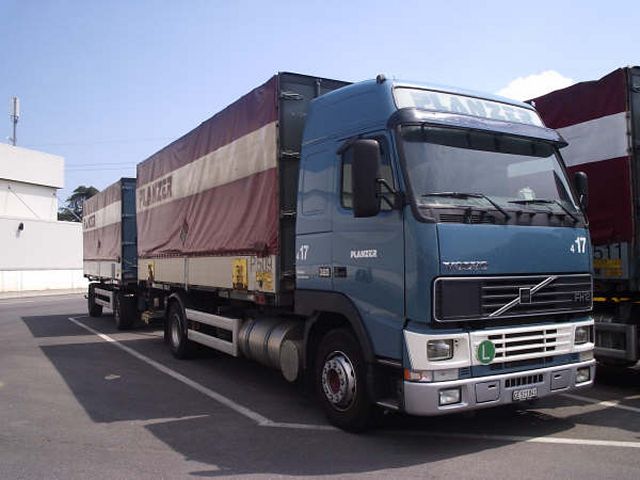Volvo-FH12-380-Planzer-Junco-301105-01.jpg - Hugo Junco