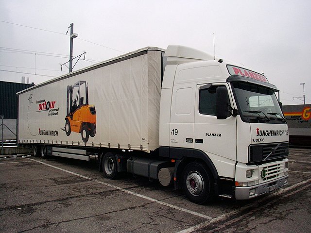 Volvo-FH12-420-PLSZ-Planzer-weiss-(Peterlin)-0104-1.jpg - Daniel Peterlin