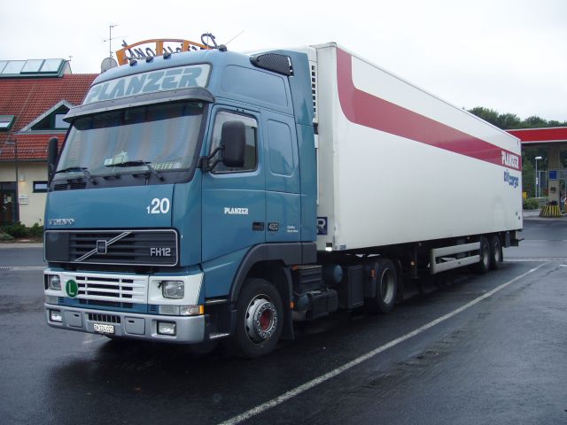 Volvo-FH12-420-Planzer-Holz-231004-1.jpg - Frank Holz