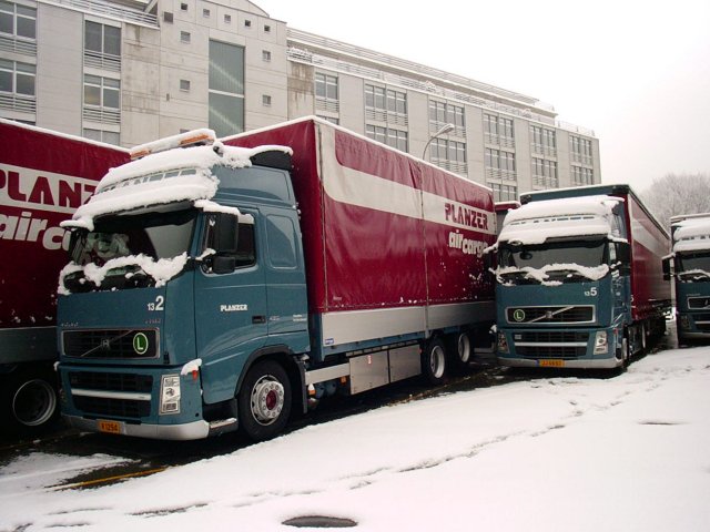 Volvo-FH12-PLHZ-Planzer-(Peterlin)-0104-1.jpg - Daniel Peterlin