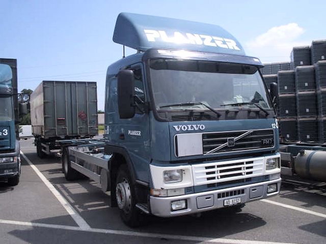 Volvo-FM7-Planzer-Junco-301105-01.jpg - Hugo Junco