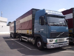 Volvo-FH12-380-Planzer-Junco-301105-01