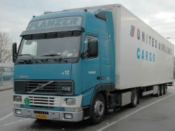 Volvo-FH12-420-Planzer-Schiffner-210107-01