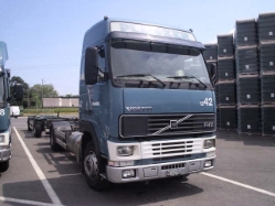 Volvo-FH12-Planzer-Junco-301105-02