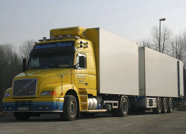 Volvo-NH12-420-Priebs-Hobo-130205-02.jpg - Klaas Hobo
