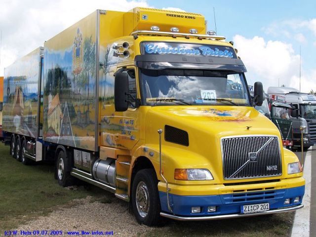 Volvo-NH12-Priebs-100705-03.jpg