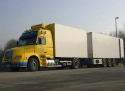 Volvo-NH12-420-Priebs-Hobo-130205-01