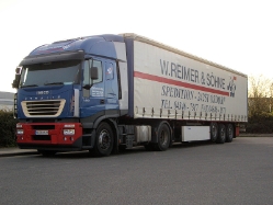 Iveco-Stralis-AS-440-S-48-Reimer-Behn-161107-01