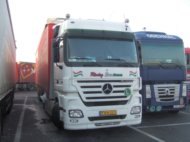 MB-Actros-MP2-Revesz-Fustinoni-270106-01.jpg - G. Fustinoni