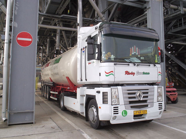 Renault-Magnum-Revesz-Lajos-040307-04.jpg - L. Lajos