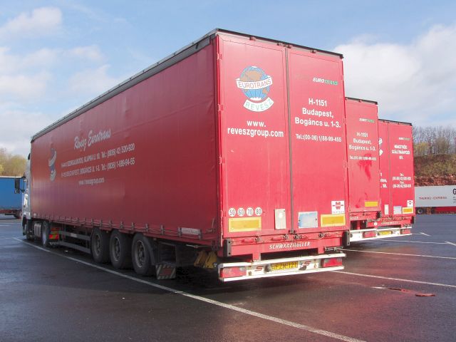 Volvo-FH12-460-Revesz-Holz-200406-02.jpg - Frank Holz