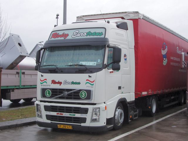 Volvo-FH12-460-Revesz-Holz-200406-03.jpg - Frank Holz