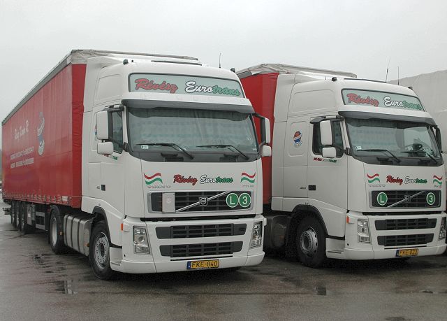 Volvo-FH12-Revesy-Schiffner-270306-01.jpg - Carsten Schiffner