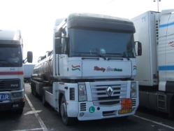 Renault-Magnum-Revesz-Fustinoni-180506-01